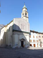 Ala, Pfarrkirche San Giovanni, neoklassizistischen Fassade mit Tympanon, erbaut im 18.