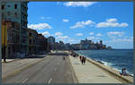 8 km entlang der Kste von Havanna zieht sich die Uferpromenade Malecn.