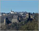 In der Nhe von Michelau sieht man die Burg und das Dorf Bourscheid auf einen Blick.