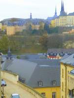 Luxemburg, Grund, im Hintergrund die Altstadt, von der Rue de Trves aus gesehen am 21.04.2013