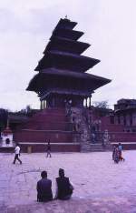 Der Taumadhi Tole mit seinem stadtbildprgenden Pagodentempel in Bhaktapur.