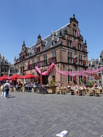 Nijmegen, Waag am Grote Markt, erbaut 1612 als Waage und Fleischhalle mit Freitreppe und Giebelfassaden (07.05.2016)