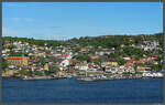 Am Ostufer des Oslofjords liegt die Stadt Drbak mit ihrem Hafen, im Sommer ein beliebtes Touristenziel.