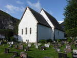 Aurland, evangelische Vangen Kirche, weie Steinkirche von 1202 (26.05.2023)