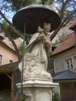 Weienkirchen in der Wachau, Figur mit Brunnen am Marktplatz (22.09.2013)