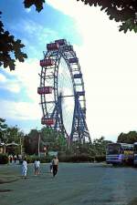 Wien, das Riesenrad im Prater, 1897 aufgebaut, war damals mit 65m Hhe das grte der Welt, Scan von einem 1986 aufgenommenen Dia, Mrz 2012