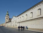 Die Auenmauern des Nonnenklosters des Frauenordens der Klarissen in Krakau.
