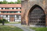 Fachwerkspeicher am Muzeum Pomorza Środkowego und der Tor des Brama Młyńska (Mhlentor) in Słupsk (Stolp).