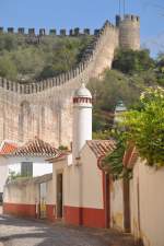 BIDOS (Concelho de bidos), 16.09.2013, Blick auf einen Teil der Burgmauer