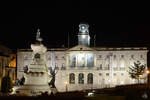 Der in den Jahren 1842 bis 1850 im neoklassizistischen Stil erbaute Brsenpalast (Palcio da Bolsa) reprsentiert die einst wirtschaftliche Bedeutung der Stadt Porto, davor das 1894