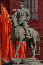 Reiterstandbild von Georgi Konstantinowitsch Schukow, welcher durch die erfolgreiche Verteidigung Moskau´s, aber auch als Sieger der Schlacht von Stalingrad und der Schlacht um Berlin