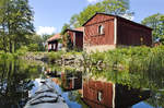 Traditionelle schwedische Holzhuser im Urlaubs- und Erholungsort devata in Smland.