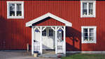 Ausschnitt einer Hausfassade im Dorf  Sevedstorp, Vorbild fr Bullerb - Wir Kinder aus Bullerb ist eine Kinderbuchreihe der schwedischen Autorin Astrid Lindgren, die das idyllische Leben auf dem