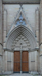 Das imposante Eingangsportal der Domkirche von Linkping.