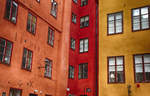 Hausfassaden in der Altstadt von Stockholm.