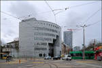 Moderne Architektur in Basel -     Das markante Bankgebude am Aeschplatz des Tessiner Architekten Mario Botta wurde 1995 fertiggestellt.