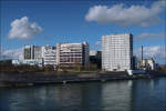 Moderne Architektur in Basel -    Blick von der Dreirosenbrcke auf den Novartis Campus.