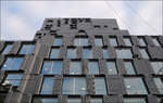Moderne Architektur in Basel -    Blick auf die Fassade mit den zu ffnenden Metallelementen.