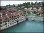 Blick von der Nydeggbrcke in Bern auf tiefer liegende Teile der Altstadt am Ufer der Aare.