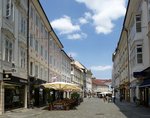 Ljubljana, Blick in die Fugngerzone und Hauptgeschftsstrae der Altstadt, Stari trg (Alter Platz), Juni 2016