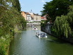 Ljubljana, der Laibach (Ljubljanica) durchfliet die Stadt und kann mit Ausflugsbooten befahren werden, Juni 2016