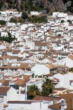 Das weisse Dorf Ubrique - Typisch fr die Weien Drfer in Andalusien sind die wei gekalkten Huser und die schmalen, verwinkelten Gassen, wie sie in hnlicher Form auch