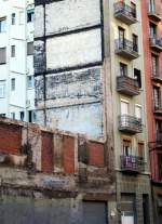 Hier ist es dann schon nicht mehr so schick wie in der Innenstadt: Wohnblock im Nordosten von Barcelona, nahe der Metrostation  Clot .