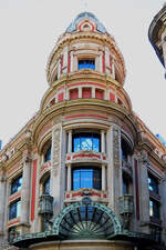 Eine Gebudefassade im Zentrum von Barcelona.