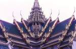 Das Dach des Prasart Phra Thepbidorn (Knigliches Pantheon) im Wat Phra Kaeo in Bangkok.