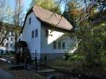 Aarau Aarau, Haupstadt des Kantons Aargau, 16.000 Einwohner.       Die 'Schl�ssli-M�hle' am Stadtbach. Neubau von 1976 mit Mahlwerk aus B�zen. 2.11.2006