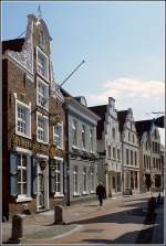 Leer In der Altstadt von Leer sind schmucke Giebelh�user zu bewundern. Im Vordergrund das sogenannte Samson-Haus. Scan eines Dias aus dem Fr�hjahr 2005.