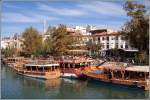 manavgat Manavgat am gleichnamigen Fluss ist Ausgangspunkt f�r Bootsausfl�ge entweder flussabw�rts zur M�ndung ins Mittelmeer oder flussaufw�rts zu einem Wasserfall. Aufnahmedatum: 10.11.2005