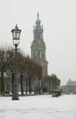 Dresden Winterliche Stimmung am Terassenufer in Dresden. Im Hintergrund der Turm der Hofkirche.
(November 2008)