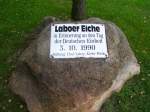 Laucha an der Unstrut Laucha an der Unstrut - Gedenkstein an der Eiche auf der Oberpromenade - Foto vom 19.08.2007