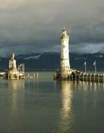 Lindau Doch noch dieses Jahr nach Lindau gekommen, konnte ich mir nicht verkneifen die Hafeneinfahrt auch noch zu fotografieren.
06.12.2008 