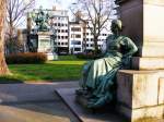 Zwei Denkm�ler am Martin-Luther-Platz ...  Daniel Siegele 17.03.2009