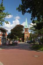 Fu�g�ngerzone Buchholz in der Nordheide. Im Hintergrund die Evangelische Pfarrkirche ...