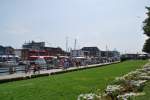 Rostock Blick auf den Alten Strom in Warnem�nde. Bis zum Bau des Neuen Strom 1903 war der alte Strom der einzige Schifffahrtsweg zum Hafen von Rostock. Heute legen hier nur noch Motorboote, Segler, kleinere Yachten und kleine Fischkutter an. Er ist sozusagen ein Anlaufpunkt f�r Touristen geworden. 08.08.09