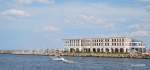 Rostock Blick auf die neu angelegte D�ne. Links im Bild l�sst sich der Yachthafen erkennen, den man ursp�nlich f�r Olympia 2012 vorgesehen hatte. U.a. bewarb sich Leipzig f�r die Sommerspiele 2012 und w�hlte Rostock als Austragungsort f�r die Segelwettbewerbe. Angrenzend und zum Yachthafen geh�rend, sieht man einen Teil des 5 Sterne Hotel&acute;s Yachthafenresidenz Hohe D�ne. 2005 fand die Er�ffnung des 120 Mio. � Bau&acute;s statt. 08.08.09 