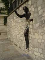 paris 'Der Mann der durch die Wand geht' von Jean Marais auf Montmartre