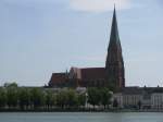 Schwerin S�dwestliche Uferzone des Pfaffenteich mit Dom, Schwerin 15.08.2009