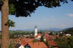 Nesselwang Im malerischen �rtchen Nesselwang gibt es einen Parkplatz von dem aus man die ganze Stadt gut ablichten kann, bei guter Sicht sogar mit der Zugspitze im Hintergrund. Am 19.8.2009 entstand an eben diesem Parkplatz zuf�llig dieses Bild.