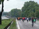 Berliner Fahrradsternfahrt 2009 Im Hintergrund sieht man ein Stauzeichen. F�r Radfahrer galt das nicht, so gut kommt man in der Stadt normalerweise nicht voran. Noch nicht (?) 7.6.2009