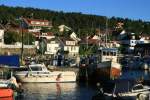 drobak Am Hafen kann fangfrischen Fisch direkt bei den Fischern an ihren Booten kaufen; 26.09.2009
