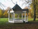  Der Gerdespavillon - Herbst im B�rgerpark Bremen.  ...