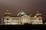 Deutschland Der Deutsche Reichstag am Abend des 03.10.09 in Berlin.