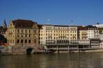 Basel 1681 wurde das Haus erstmals erw�hnt, als „Herrenherberge und Gasthof zu den drei K�nigen“. In den Jahren 2004 bis zum 20. M�rz 2006 wurde das f�nf Sterne Hotel total renoviert.