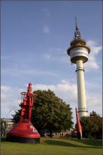 deutschland Der Radarturm des Wasser- und Schifffahrtsamtes Bremerhaven. Nachts wird er in wechselnden Farben angestrahlt. 16.08.2009