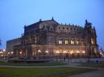 Dresden Semperoper im Abendlicht