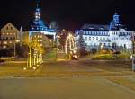 Vogtland Marktplatz Klingenthal mit Rundkirche 'Zum Friedef�rsten' (links) und Rathaus (rechts), 5.12.09. 